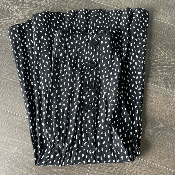 Black and White Skirt - Picture 3 of 3